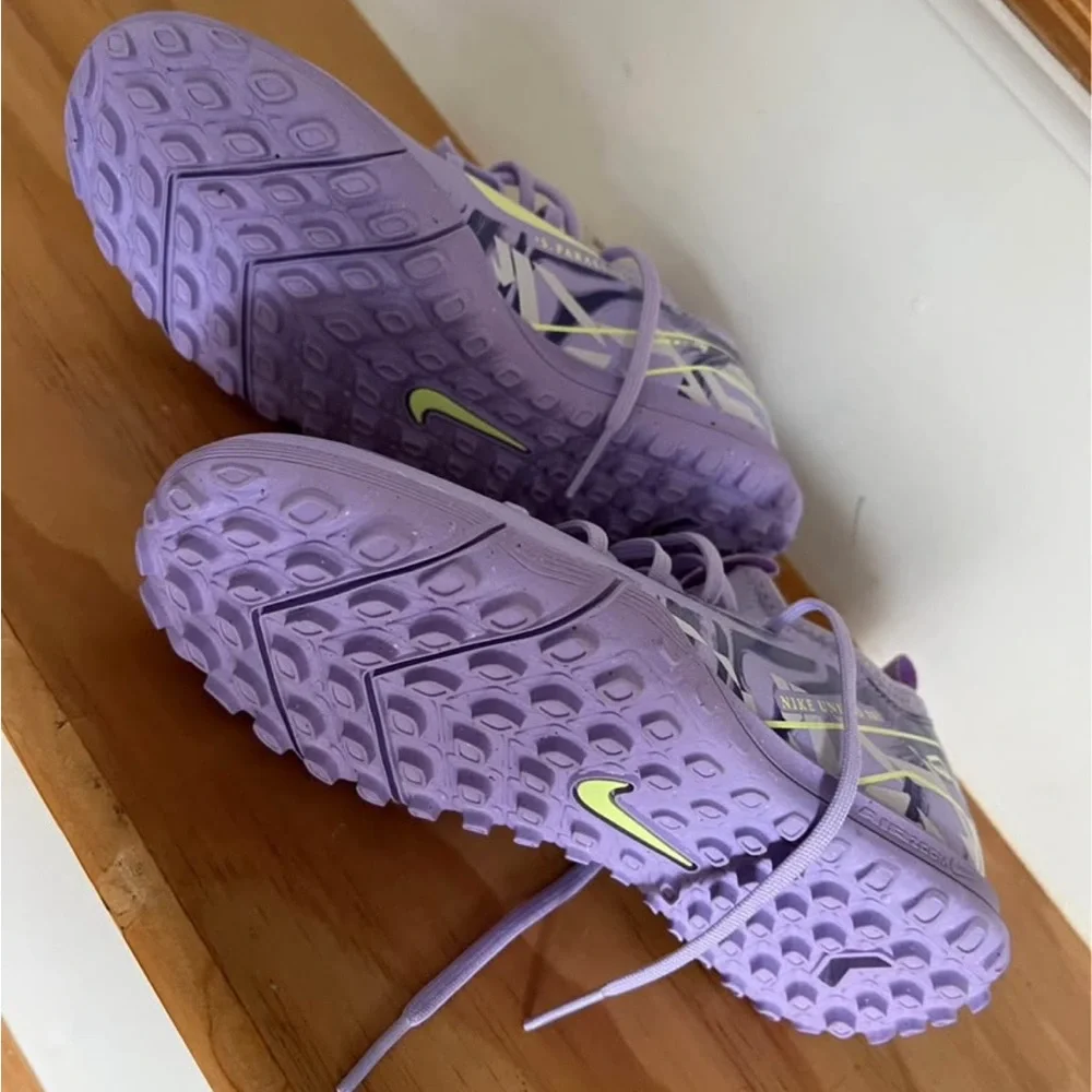 Nike Kids' Air Zoom Lavender Sneakers with Lime Swoosh - Picture 3 of 3